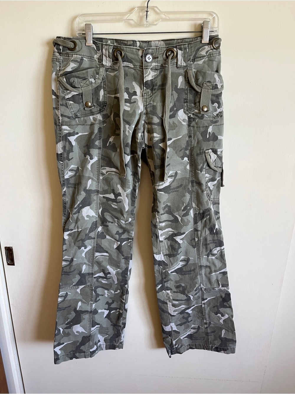 Vintage lei women’s low rise Camouflage Cargo Pants - Olive Camo